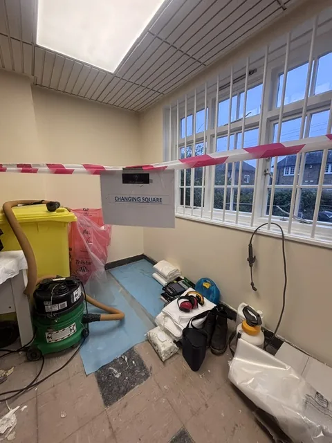 Asbestos floor tile and bitumen removal in Finsbury Park