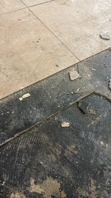 Black bitumen mastic floor removal in a N4 flat